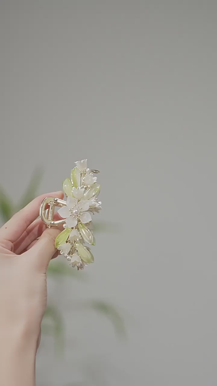 Retro Floral Claw Hair Clip with Tassels Vintage Style